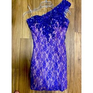 Mari Lee by Madeline Gardner short purple lace dress Sz 2 built in add a cup bra